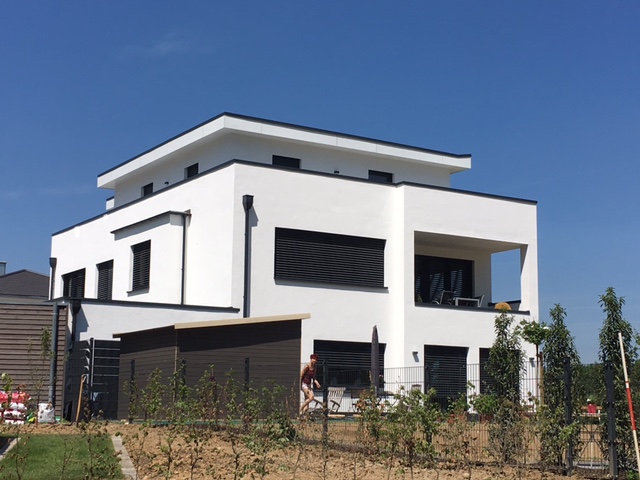 Wohnhaus mit Büro  Wohnhaus mit Büro