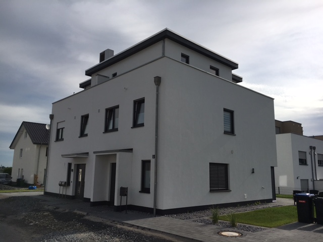  3 Familienhaus mit Büro 