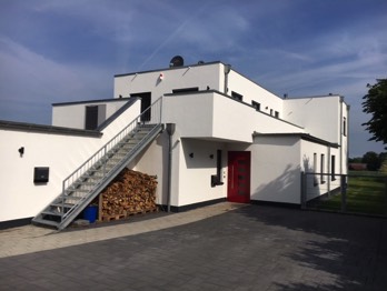  Fahrschule mit Wohnhaus 
