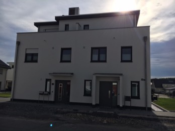  3 Familienhaus mit Büro 