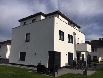  3 Familienhaus mit Büro 