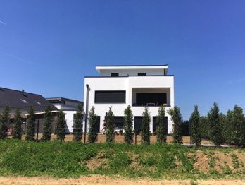  Wohnhaus mit Büro 