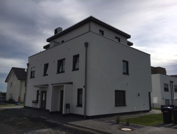  3 Familienhaus mit Büro 