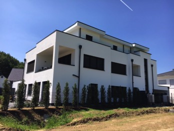  Wohnhaus mit Büro 